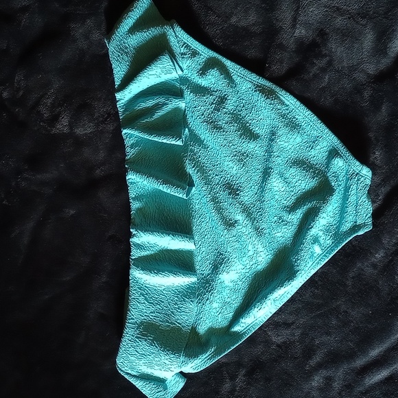 Time and Tru popcorn textured ruffle high waisted bikini bottoms - Picture 2 of 4